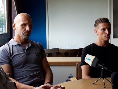 (Foto: Spowo) Jan-Hendrik Marx, rechts, und Trainer Bernhard Trares, vor dem Spiel gegen Jena. 20190816 120435 Copy