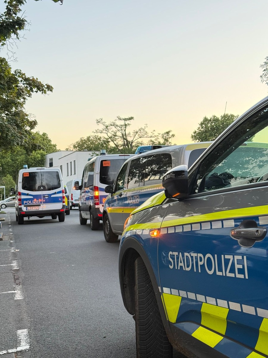 Rüsselsheim: Großkontrolle in der Innenstadt – Drogen, Waffenverstöße und zahlreiche Verkehrsdelikte festgestellt