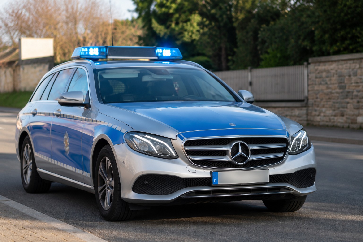 Darmstadt: Diebstahl in Arztpraxis eskaliert – Mitarbeiterin weggestoßen, Polizei sucht Zeugen