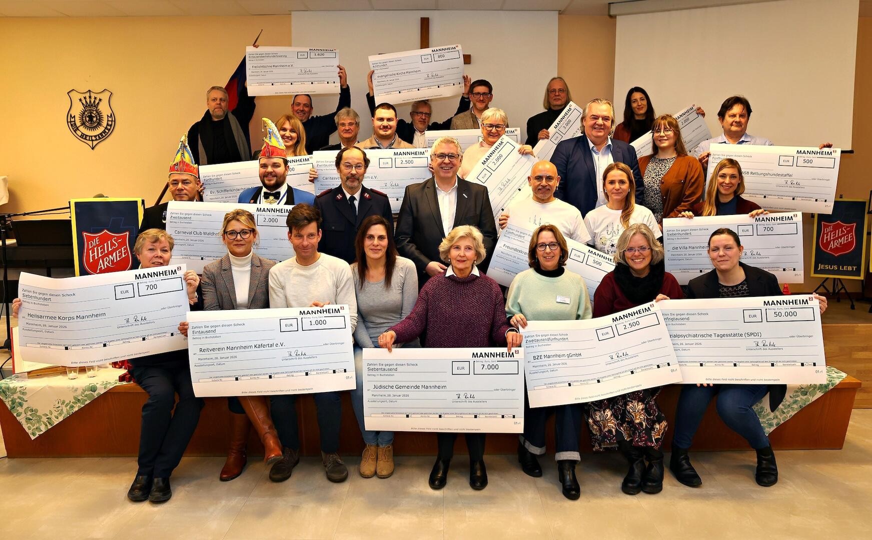 Mannheim: Symbolische Scheckübergaben würdigen soziales Engagement