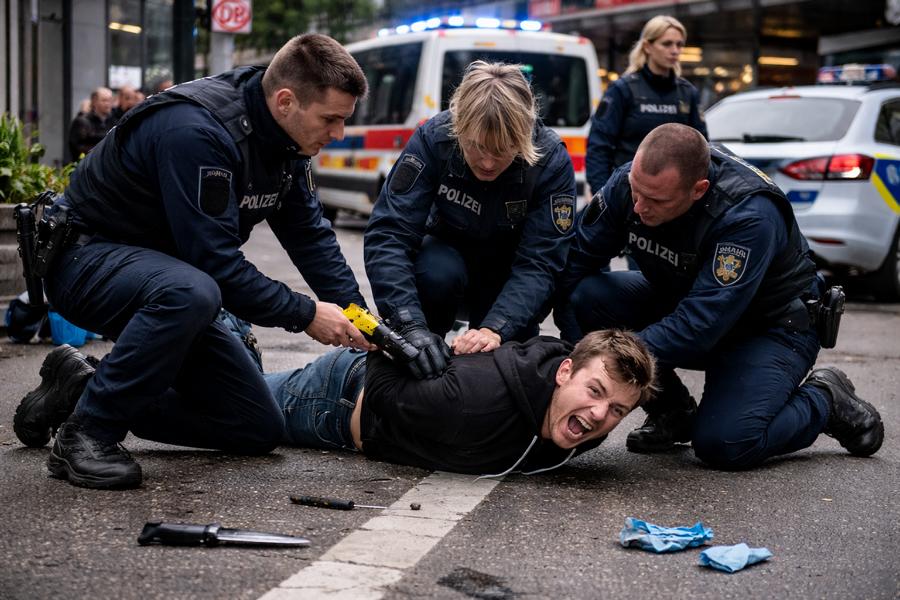 Rüsselsheim: Vier Polizeibeamte bei Einsatz verletzt – 20-Jähriger leistet Widerstand