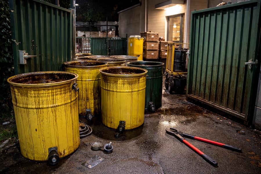 Bischofsheim: Frittierfett-Diebe erneut aktiv – Täter brechen Tor zu Schnellrestaurant auf