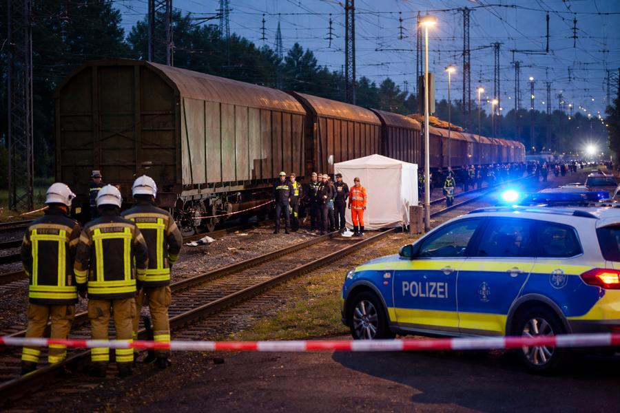 Karlsruhe: Tödlicher Unglücksfall an Bahnanlage – Mann stirbt nach Spannungsüberschlag