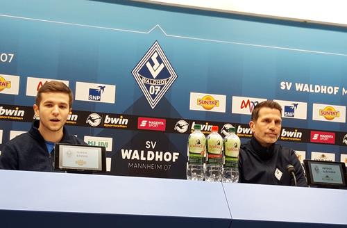 (Foto: SVW) Waldhof-Trainer Patrick Glöckner, rechts, und Pressesprecher Yannik Barwig 20201119 145841 Copy