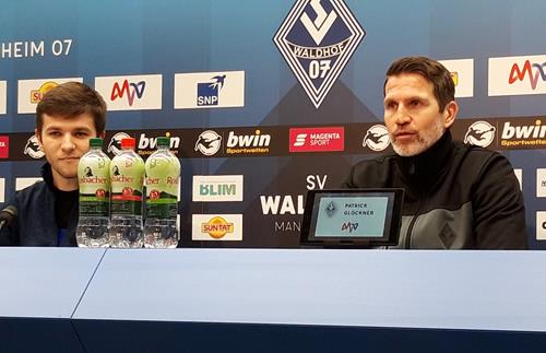 (Foto: Spowo) Waldhof-Trainer Glöckner, rechts, vor dem 3. Auswärtsspiel in Folge 20210118 150457 Copy