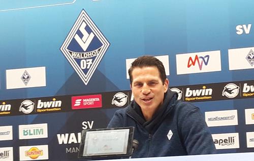 (Foto: SpoWo) Patrick Glöckner schaut noch einmal zufrieden auf das Pokalspiel zurück. 20211029 110535 Copy