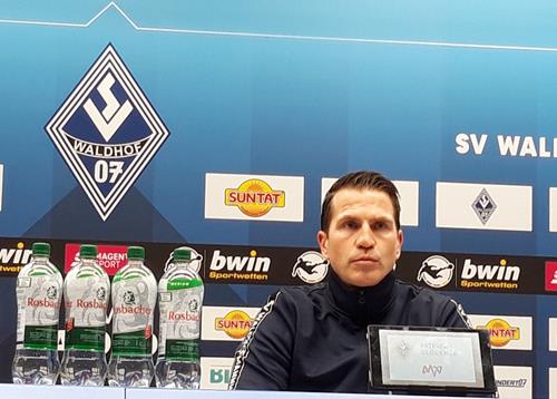 (Foto: SpoWo) Waldhof-Trainer Patrick Glöckner: "Der Trend geht in die richtige Richtung." 20220210 141018 Copy