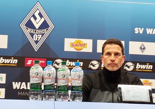 (Foto: SpoWo) Patrick Glöckner erwartet gegen 1860 ein Spiel auf Augenhöhe 20220318 140636 Copy
