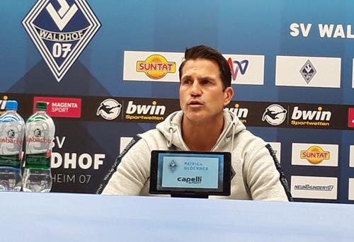 (Foto: SpoWo) Patrick Glöckner vor seinem letzten Auswärtsspiel mit dem SVW 20220506 113724 Copy