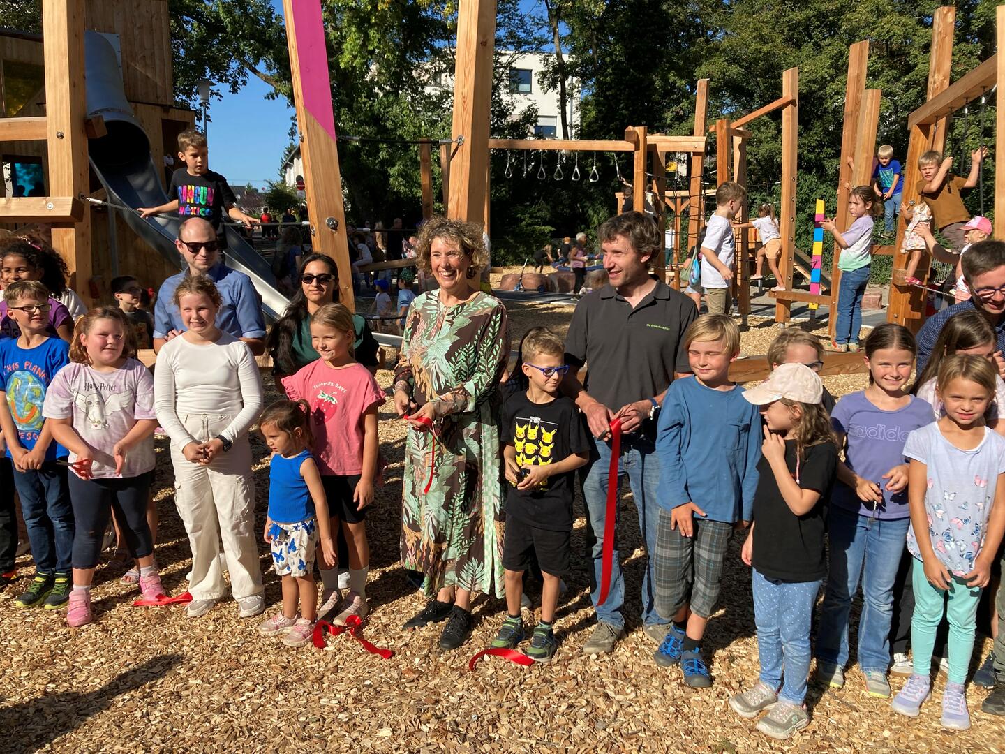Mannheim-Friedrichsfeld: Neuer Spielplatz eröffnet – inklusiv und wetterfest