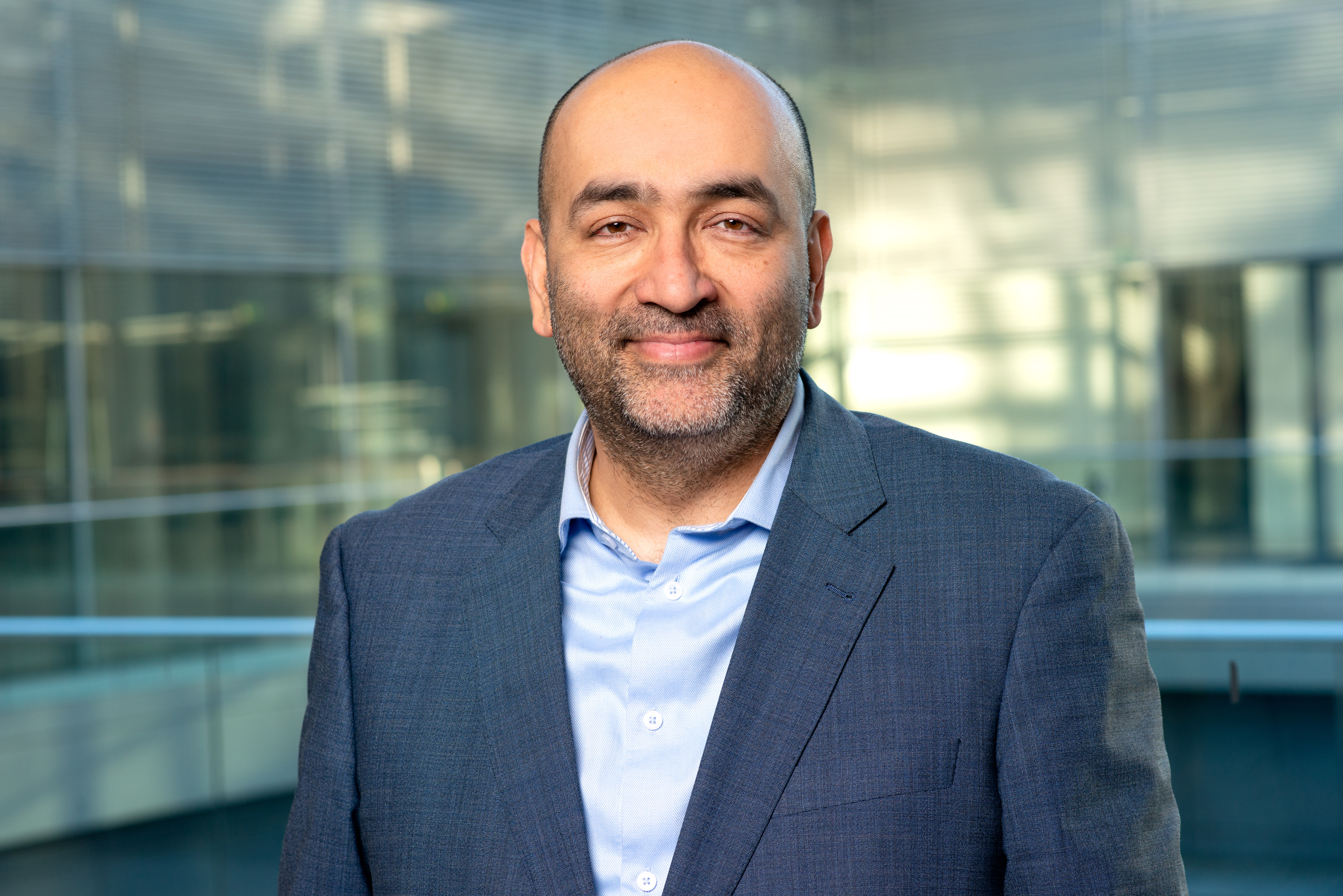 Mannheim: Omid Nouripour unterstützt Stiftung LebensBlicke