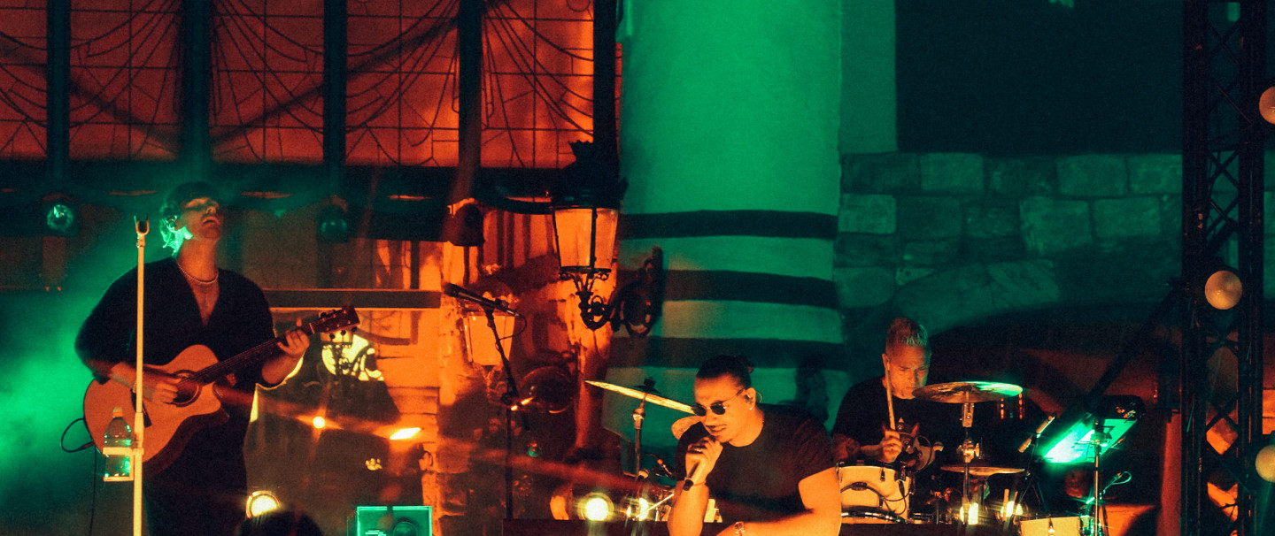Haßloch: Apache 207 feiert Album-Release „21 Gramm“ im Plopsaland Deutschland