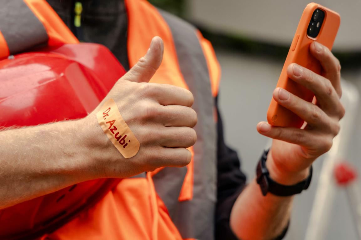 IG BAU Nordbaden Mannheim: Vom Handyverbot bis zur Urlaubssperre – „Dr. Azubi“ hilft bei Problemen in der Ausbildung