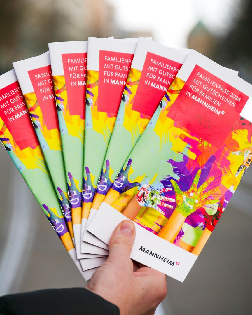 Mannheim: Familienpass 2026 startet – weniger Angebote, aber klare Unterstützung für Familien