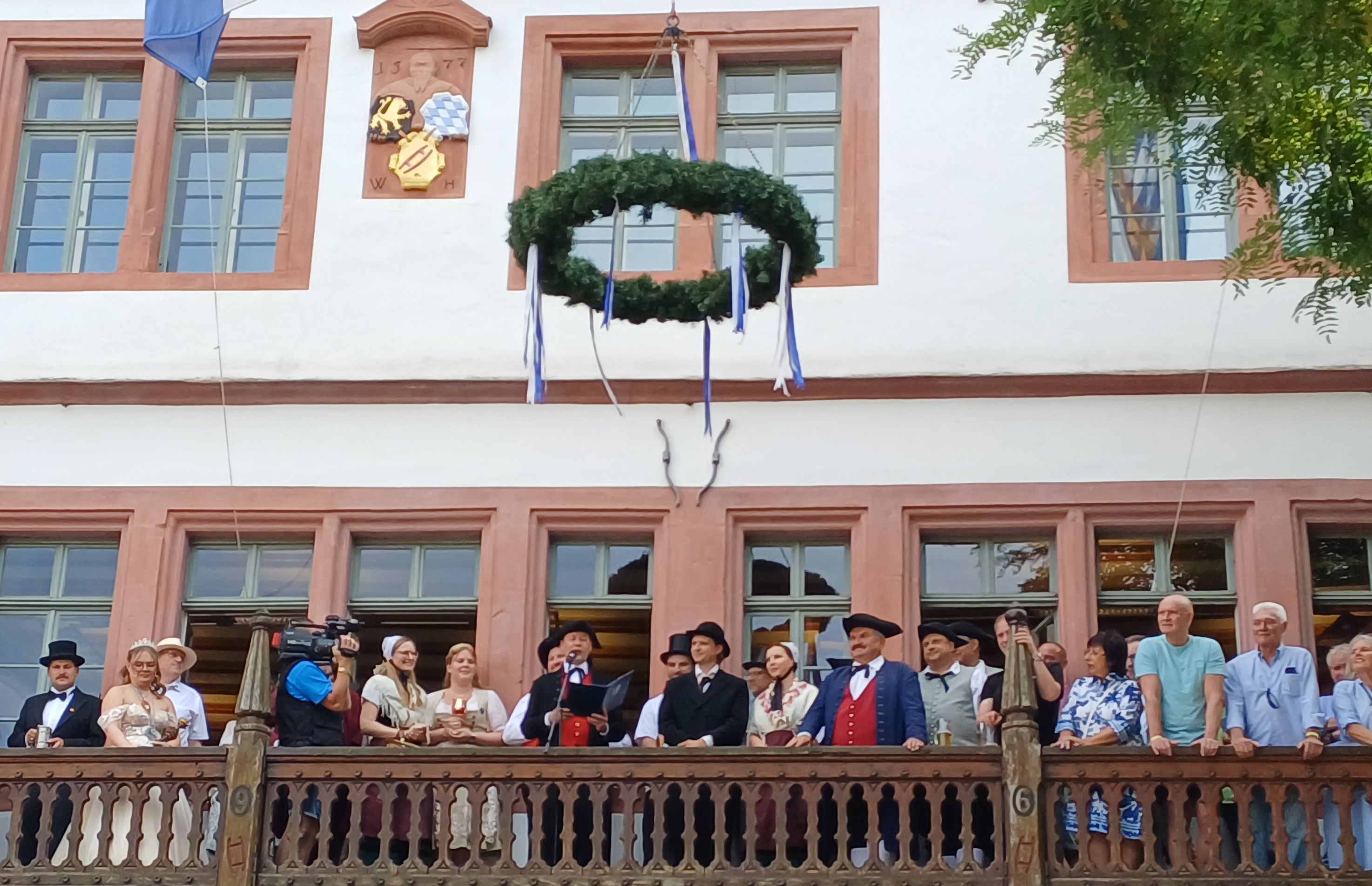 Weinheim: Oberbürgermeister Michael Möslang eröffnet die Kerwe mit Charme und Dialekt