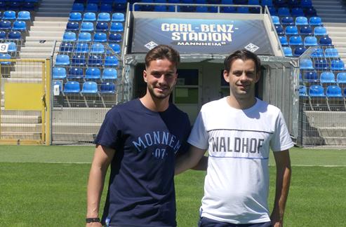 (Foto: SVW) Adrian Malachowski, links, mit SVW-Sportchef Tim Schork Adren