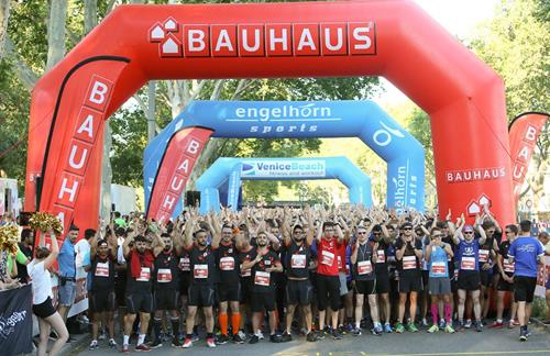 (Foto: n plus sport) So wird es beim Bauhaus Firmenlauf 2020 leider nicht sein BAUHAUS Firmenlauf Mannheim 2019 Copy