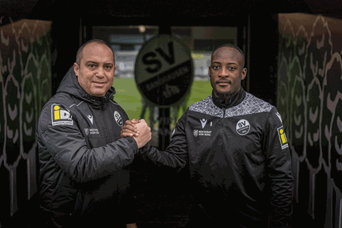 (Foto: SVS) Christian Kinsombi, rechts, mit SVS-Sportchef Mikayil Kabaca Benjamin Helander 2