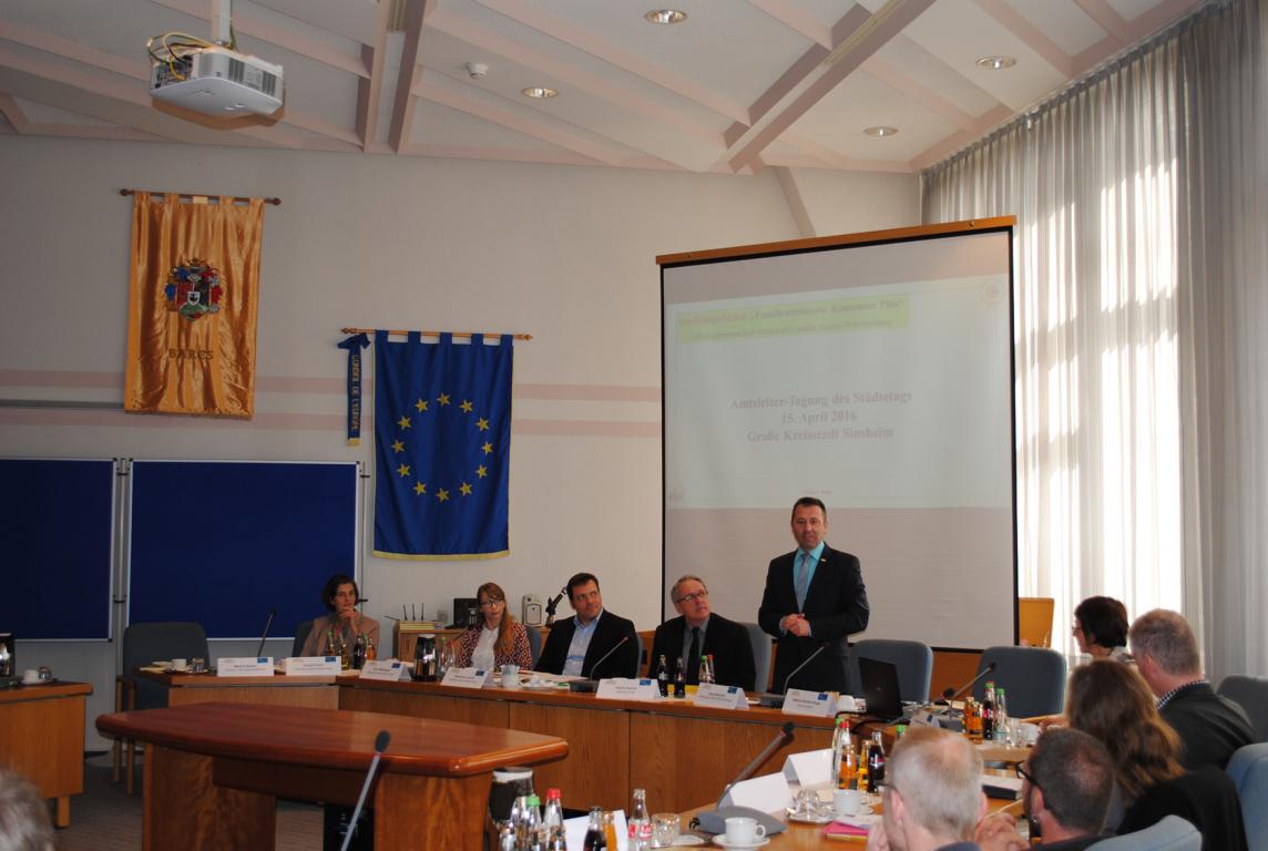  v.l.n.r. Vertreter des Städtetages: Ursula Frenz (Inklusionsbeauftragte), Sina Wildhagen (Personalmarketing); Benjamin Lachat (Dezernent), Vorsitzender der Arbeitsgruppe: Patrik Hauns (Fachbereichsleiter bei der Stadt Bruchsal), Oberbürgermeister Jörg Albrecht