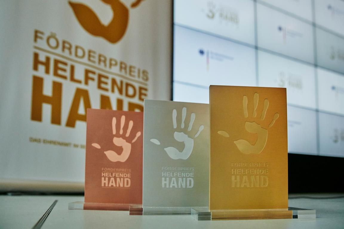 K1024 HelfendeHand Trophaee