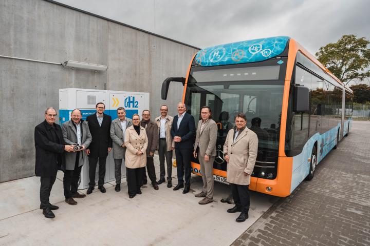 Mannheim: H2-Mobility und rnv nehmen neue Wasserstofftankstelle in Mannheim in Betrieb