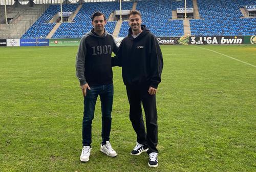 (Foto: SVW) Lukas Klünter, rechts, mit Waldhof-Sportchef Tim Schork Klünter