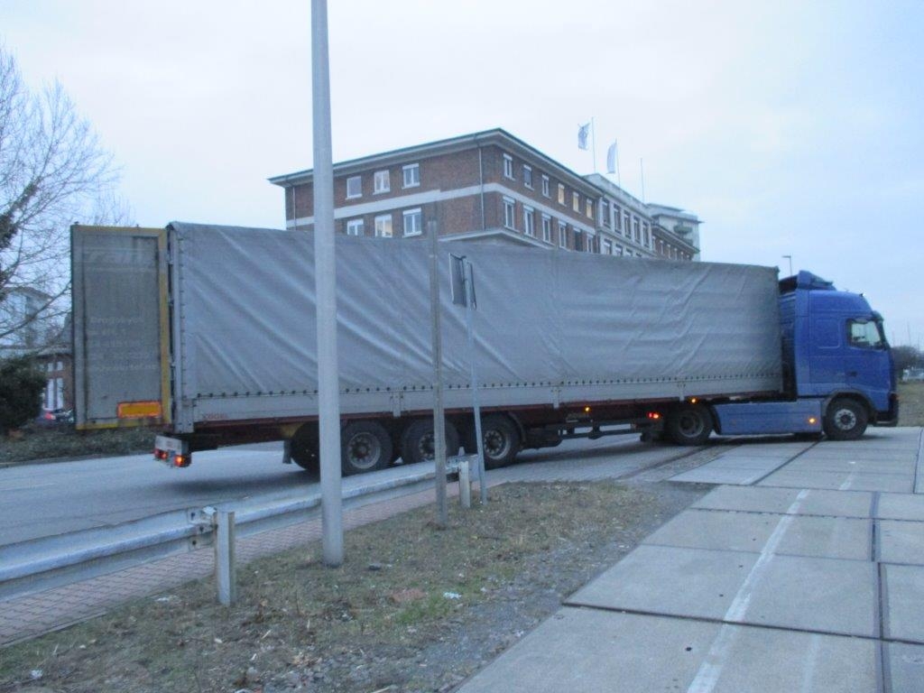 POL-MA Mannheim Sattelzug 2 08022019