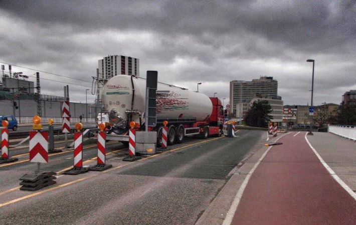 pol-pprp pol pprp lkw festgefahren
