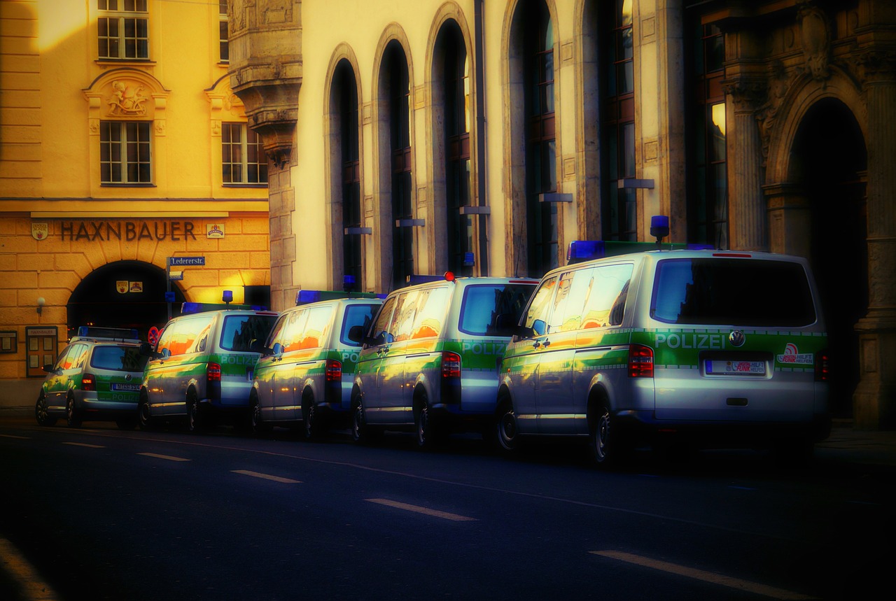 police cars 280115 1280