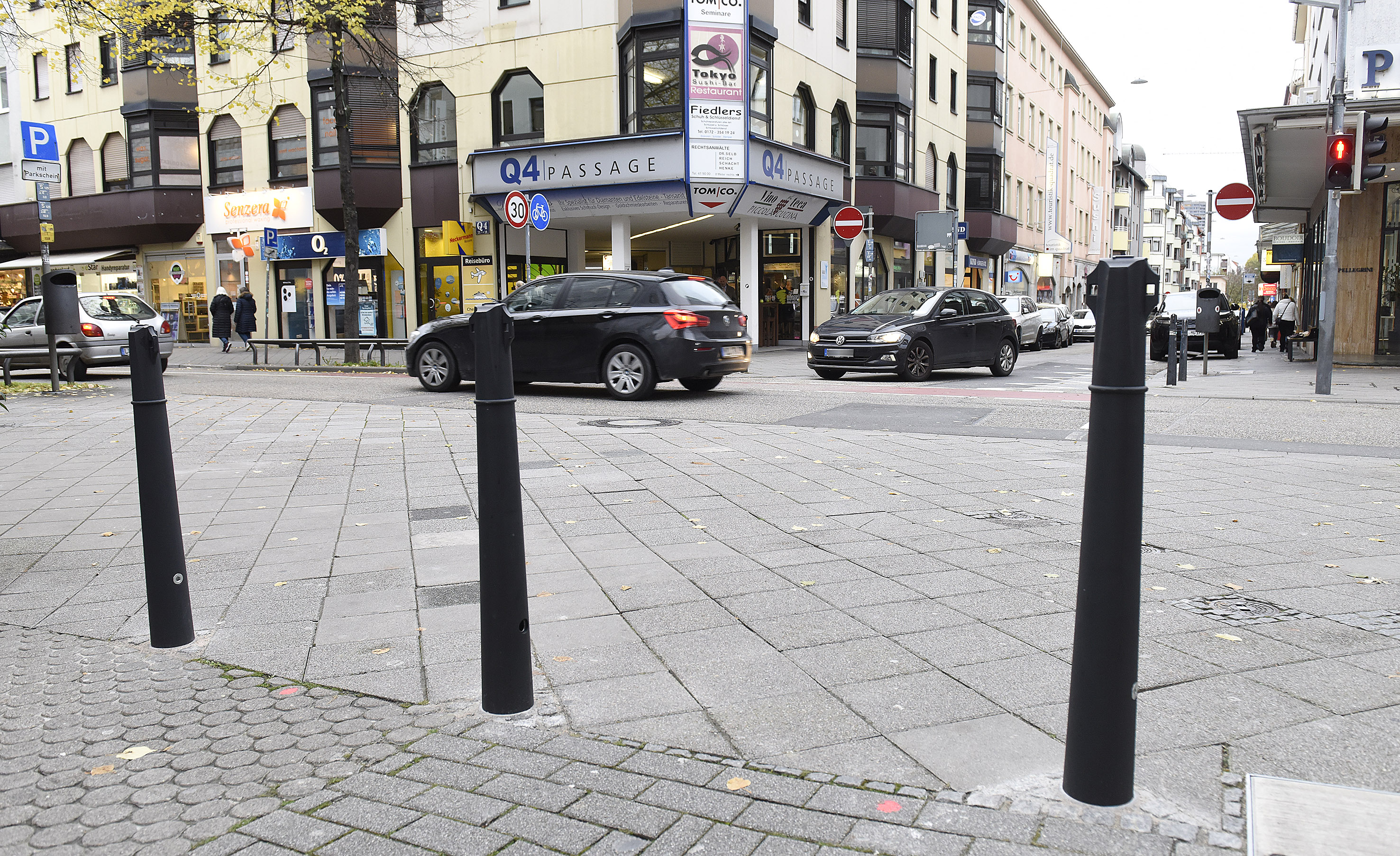 Thomas Tröster 191118 Poller Seitenstraßen Planken