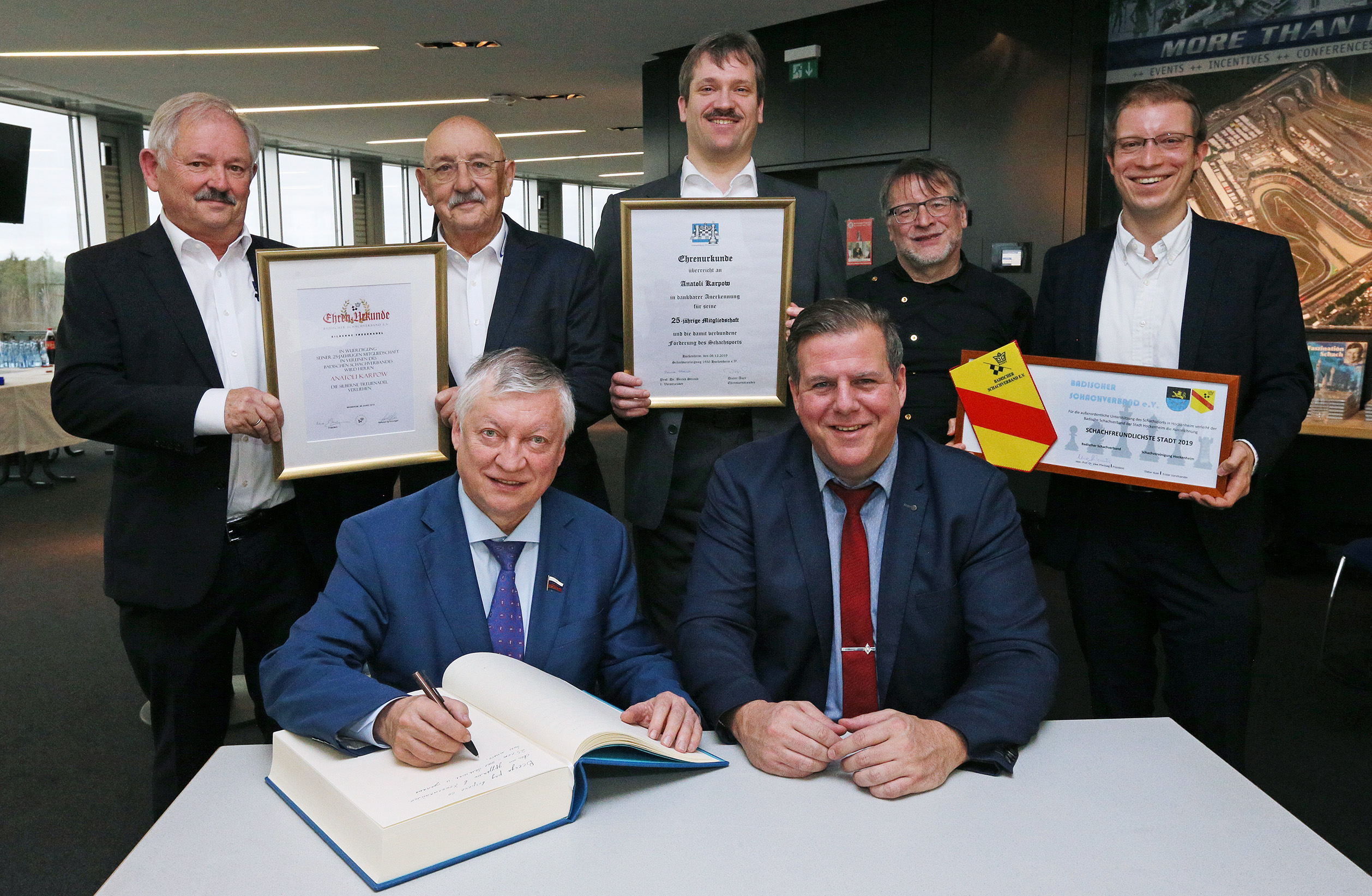 Stadt Hockenheim 2019 12 09 Verwaltung Gästebuch Eintrag Karpow