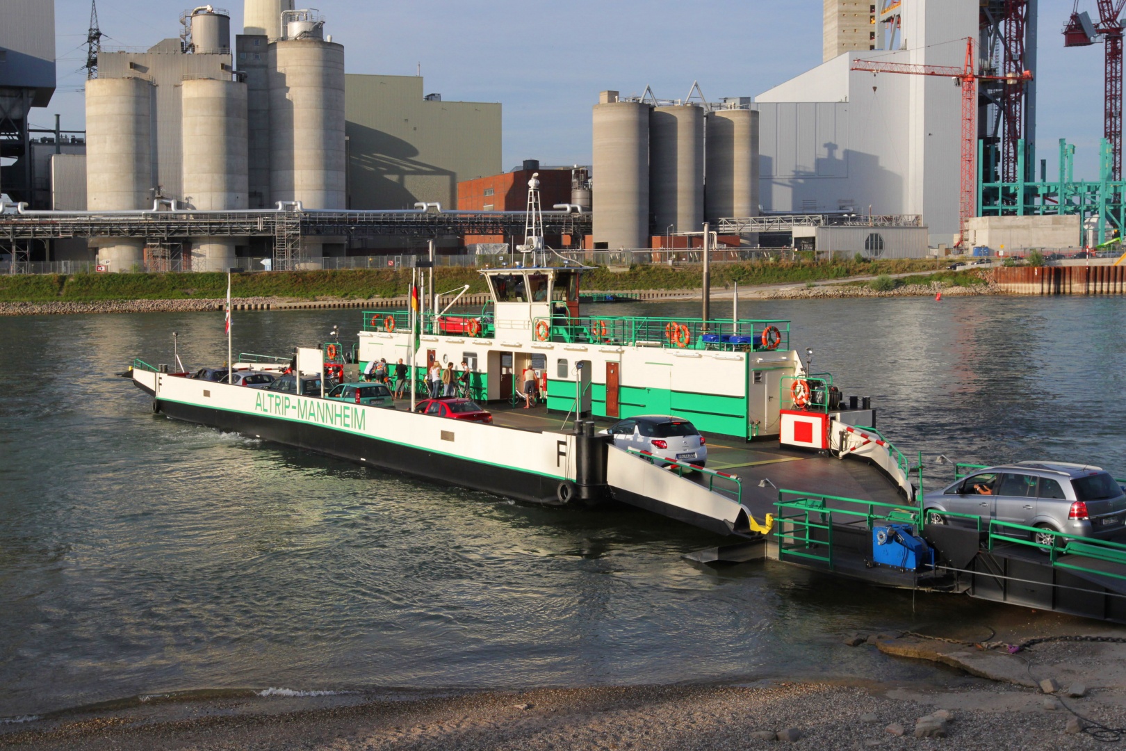 Rheinfährt Altrip GmbH; Foto Lenz Fähre Altrip2 2