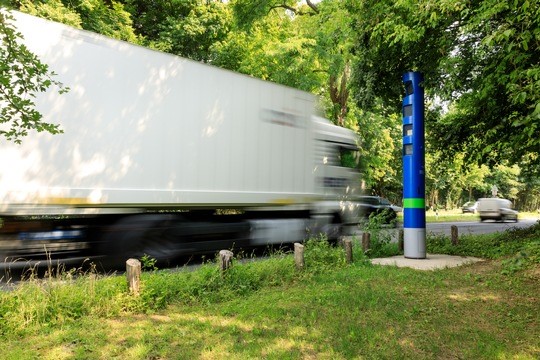 Kontrollsäule für die Lkw-Maut in Köln Quelle Toll Collect/Ittermann keine Geschwindigkeitsblitzer! LKW Maut Kontrollsäule