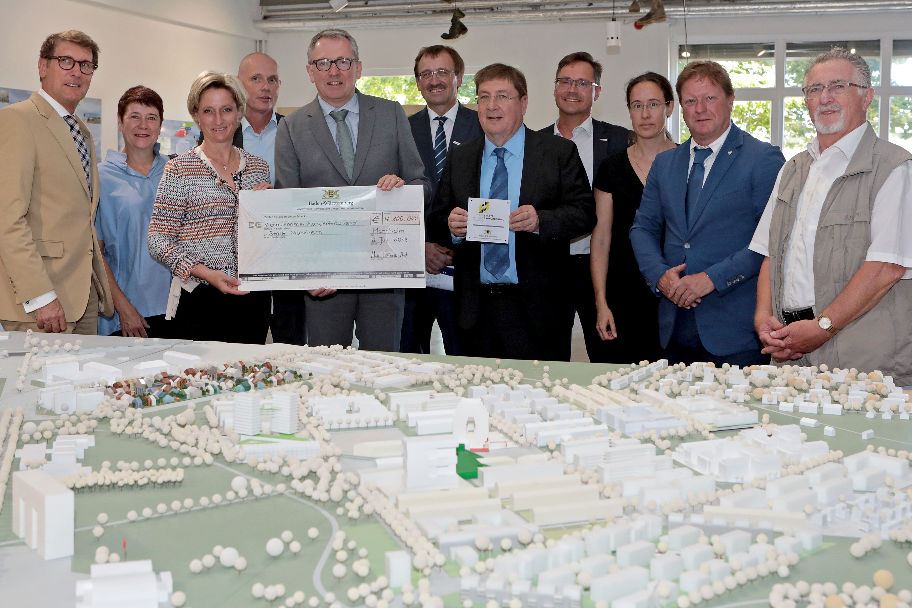 Stadt Mannheim, Bild: Christoph Blüthner Scheckübnergabe