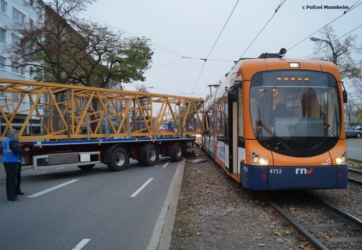 pol ma pol ma mannheim verkehrsunfall zwischen lkw und strassenbahn bilderuebermittlung pressemitteilung nr