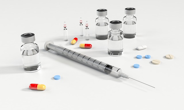 syringe 1884784 640