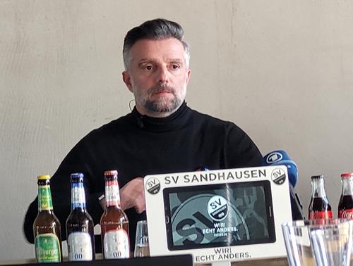 (Foto: SpoWo) Tomas Oral wird als neuer SVS-Trainer vorgestellt Oral2 2