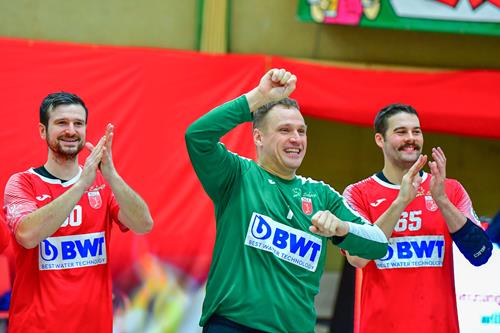 (Foto: St. Hoffmann) Die SGL bejubelt den Sieg gegen Pforzheim, SGL schlägt TGS Pforzheim Steffen Hoffmann Copy