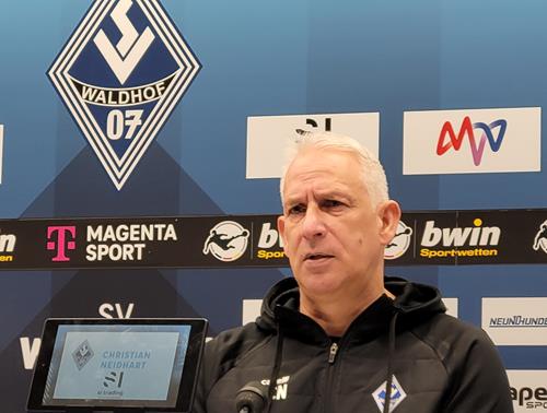 (Foto: SpoWo) Waldhof-Trainer Christian Neidhart vor der Partie bei Viktoria Köln SVWVK