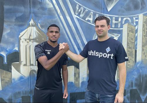 (Foto: SVW) Jonas Albenas, links, mit SVW-Sportchef Tim Schork SVW Jonas Albenas
