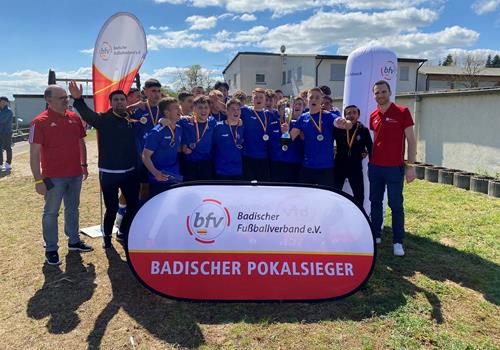 (Foto: bfv) Pokalsieger - die C-Junioren des SV Waldhof Sieger bfv Pokal C Junioren SV Waldhof Mannheim Copy