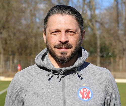 (Foto: Ed. Nohe) Volkan Glatt trainiert in der kommenden Saison die Rasenspieler Volkan Glatt Copy