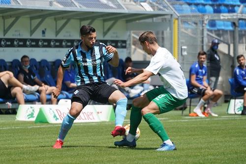 (Foto: PIX/M.Ruffler) Ferati, links, im Duell mit Münsters Rossipal ad 270620 484218 Copy