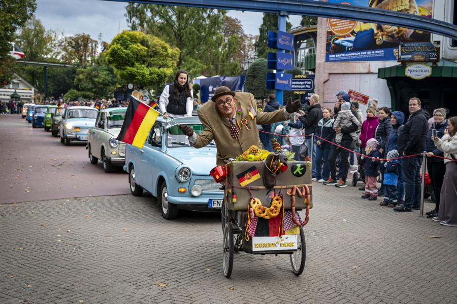Rust: Deutsches Fest im Europa-Park mit Trabis, Trachten und Traktoren