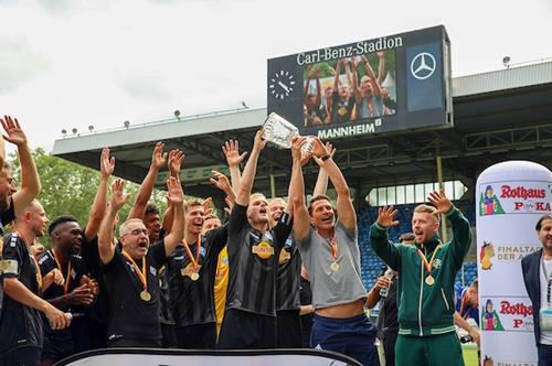 (Foto: PIX/M.Ruffler) Der SV Waldhof hat den Pokal - zum dritten Mal in Folge la 210522 PIX 024 Copy