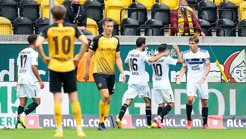 (Foto: PIX/M.Ruffler) Christiansen, rechts, hat gerade das 0:1 erzielt; Ferati und Garcia gratulieren mt 270920 500581 Copy