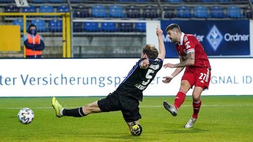 (Foto: PIX/M.Ruffler) Seegert kann den Treffer zum 0:1 von Heinrich nicht verhindern oz 151220 530962 1 Copy