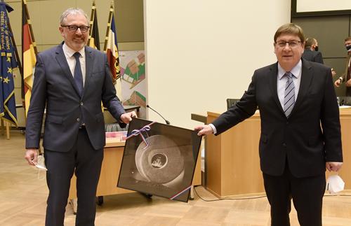 (Foto: Stadt Mannheim) OB Dr. Peter Kurz, links, verabschiedet Lothar Quast verabschiedung Copy